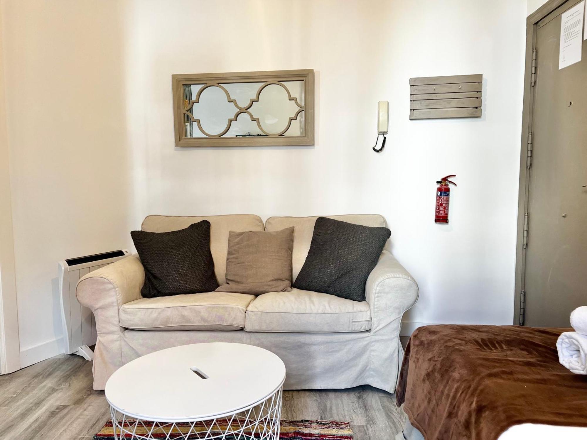 Estudio Puerta Cerrada Apartment Madrid Exterior photo