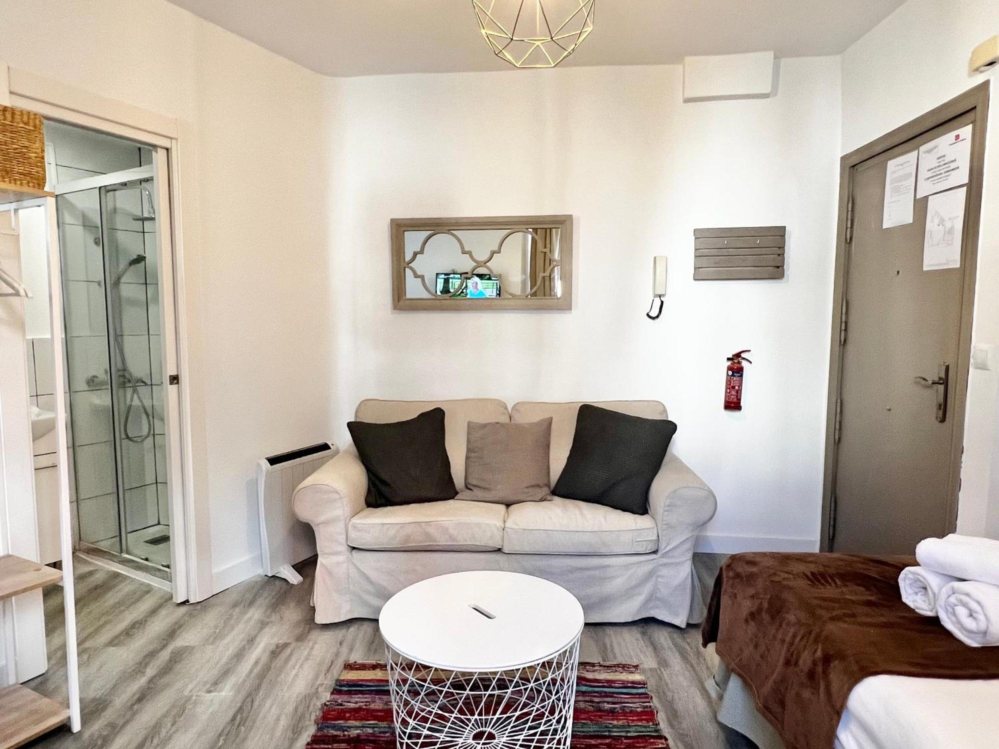 Estudio Puerta Cerrada Apartment Madrid Exterior photo